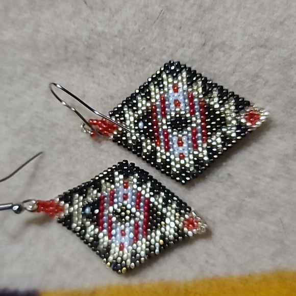 Beautiful beaded earrings! - Picture 2 of 3